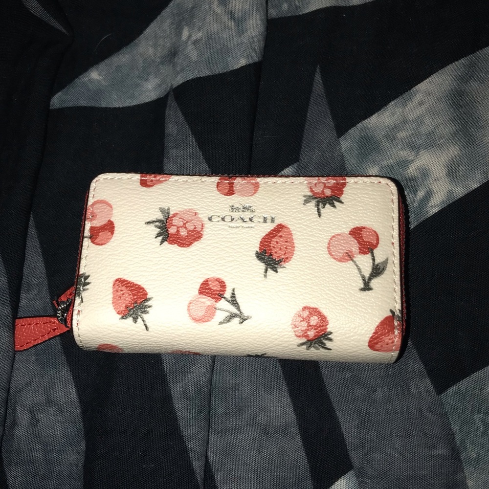 NWT COACH STRAWBERRY PRINT WALLET